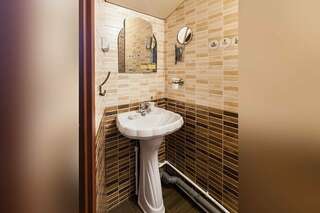 Гостевой дом Дом Романовых Санкт-Петербург Cемейный номер с собственной ванной комнатой-4